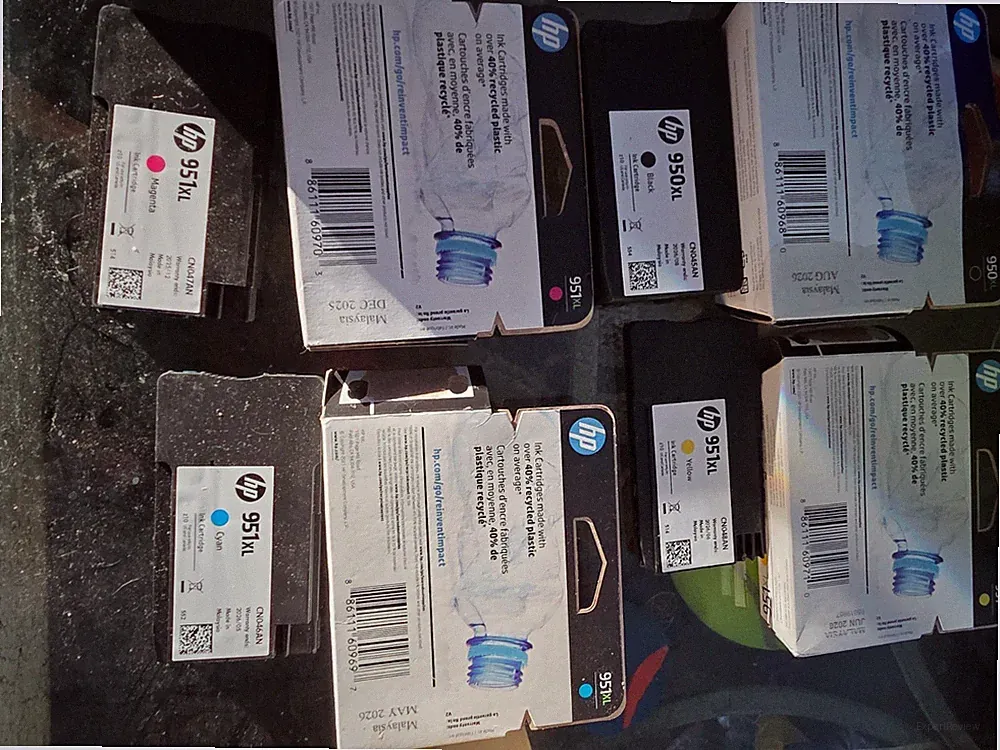 HP 950XL High Yield Original Ink Cartridge and 951 Multicolor 4 Pack - EXP: 6/26